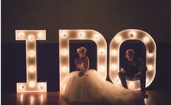 Trang trí chữ đám cưới hiệu ứng đèn led - xu hướng "sáng" nhất hiện nay - Blog Marry