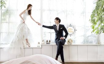 9 cách tạo dáng chụp ảnh cưới trong phòng "kinh điển" - Blog Marry