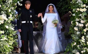 Cận cảnh 2 chiếc váy cưới hoàng gia của tân công nương Meghan Markle - Blog Marry