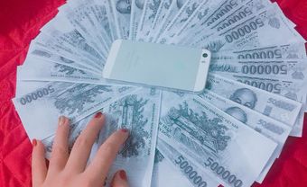 Hội bạn thân "lầy lội" tặng hẳn 50 triệu tiền mừng cho cô dâu chú rể, thế nhưng nhìn kỹ mới tá hỏa phát hiện sự thật - Blog Marry