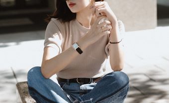 20 gợi ý cho thấy sneakers trắng chính là đôi giày "thiên biến vạn hóa" đẹp quên sầu với đủ mọi set đồ - Blog Marry