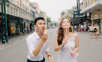 Ảnh cưới ngẫu hứng trên đường phố siêu đáng yêu của đôi bạn 9x - Blog Marry