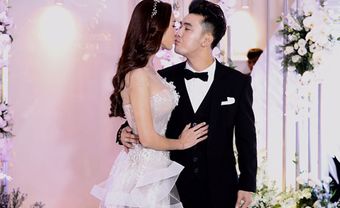 Ưng Hoàng Phúc và Kim Cương "khóa môi" ngọt ngào trong đám cưới - Blog Marry