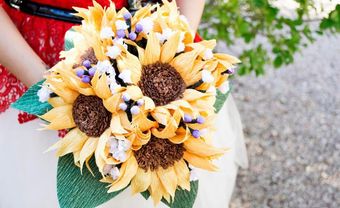 Cách làm hoa cưới bằng giấy nhún sống động như thật - Blog Marry