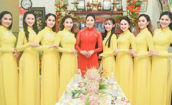 Dàn bưng quả thêm rực rỡ với áo dài phụ dâu màu vàng - Blog Marry
