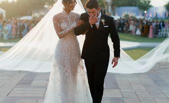 Hoa hậu thế giới 2000 khoe trang phục cưới lộng lẫy dài hơn 23 mét - Blog Marry