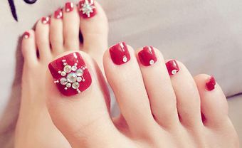 Cập nhật các mẫu móng chân đính đá xinh xắn cho cô dâu - Blog Marry