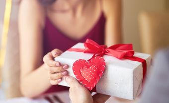 Cách chọn và tặng quà cho 12 cung hoàng đạo dịp Valentine trắng - Blog Marry