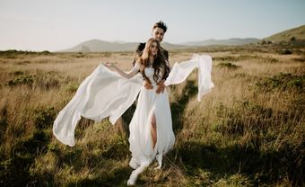 Bộ sưu tập 18 bộ váy cưới hai mảnh cho cô dâu yêu thích sự phá cách - Blog Marry