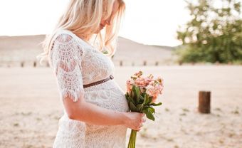 Váy cưới cho cô dâu mang bầu để trông vẫn thoải mái và sành điệu - Blog Marry