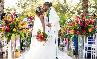 Mãn nhãn với đám cưới đầy màu sắc lấy cảm hứng từ vùng Caribe - Blog Marry