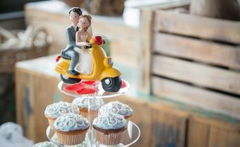 Tháp bánh cupcake thay cho bánh gato cưới - Blog Marry
