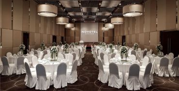 Tiệc Cưới Sang Trọng Tại Champagne Ballroom - Novotel Saigon Centre - Hình 1