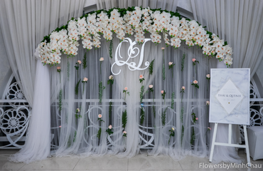 Trang trí tiệc cưới chủ đề theme màu trắng bạc - Flowers by Minh Châu - Tây Ninh - Hình 6
