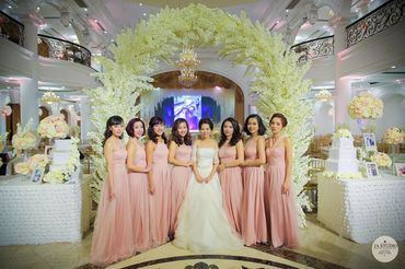Không gian đám cưới lộng lẫy của 2 cặp hot teen Việt - Trung tâm tổ chức sự kiện và tiệc cưới Queen Bee - Hình 11
