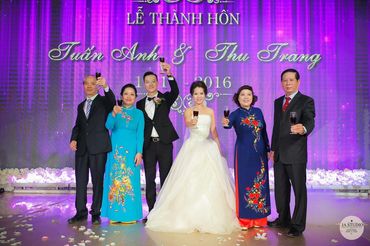 Không gian đám cưới lộng lẫy của 2 cặp hot teen Việt - Trung tâm tổ chức sự kiện và tiệc cưới Queen Bee - Hình 16