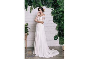 Váy chiffon suông cổ thuyền lưng V - Caroll Trần Design - Hình 1