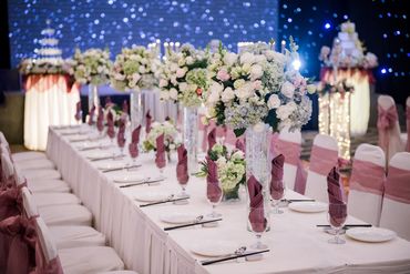 Trang trí tiệc cưới với bàn dài ấn tượng - Capella Park View - Hình 1