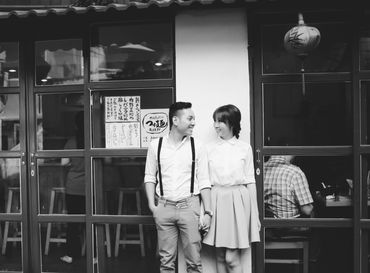 Ảnh cưới dễ thương trong con hẻm nhỏ - CHIT Photography - Hình 6