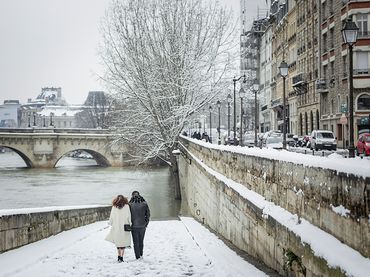 First snow in Paris - Vic Wedding - chụp ảnh cưới Paris Pháp và châu Âu - Hình 2