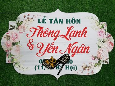 BẢNG TÊN CÔ DÂU CHÚ RỂ ĐÁM CƯỚI ĐẸP TREO TƯỜNG DÁN TƯỜNG TREO PHÔNG MÀN VẢI SÂN KHẤU | THIỆP CƯỚI THI THI CẦN THƠ - In Thiệp Cưới Giá Rẻ Đẹp uy tín Thi Thi Cần Thơ - Hình 27