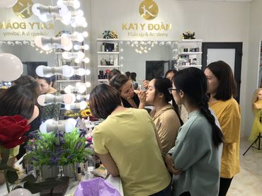 Dạy trang điểm cá nhân tại long biên - Katy Đoàn Makeup &amp; Academy - Hình 4