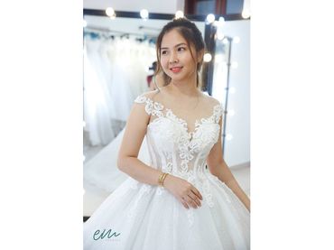 Váy cưới Luxury giá thuê chỉ từ 1.900.000 - EM Wedding - Hình 1