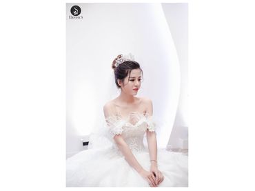 Váy cưới 200 triệu của vợ Vlogger Huy Cung có gì đặc biệt? - Eleven S - Hình 9