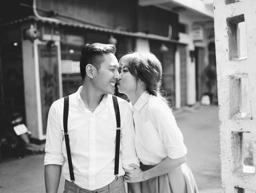 Ảnh cưới dễ thương trong con hẻm nhỏ - CHIT Photography - Hình 4