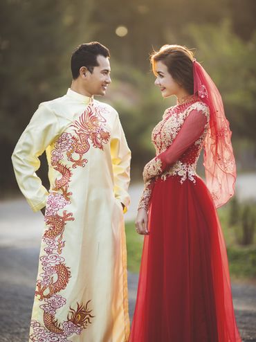 Áo dài cưới cho cô dâu(  cặp đôi Ái Châu- Huỳnh Đông) - Áo Dài Minh Châu - Hình 4