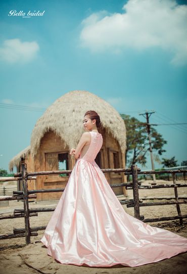 VÁY CƯỚI MÀU HỒNG PHẤN LÃNG MẠN CHO CÔ DÂU CÔNG CHÚA - Bella Bridal Viet Nam - Hình 9