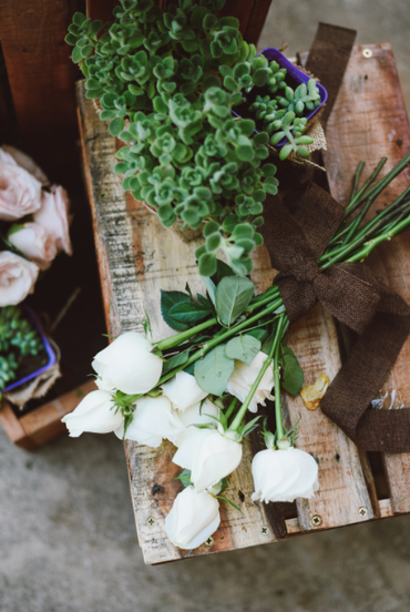 Hoa cưới hiện đại từ sen đá - Flowers by Minh Châu - Tây Ninh - Hình 11