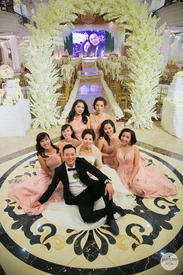 Không gian đám cưới lộng lẫy của 2 cặp hot teen Việt - Trung tâm tổ chức sự kiện và tiệc cưới Queen Bee - Hình 19