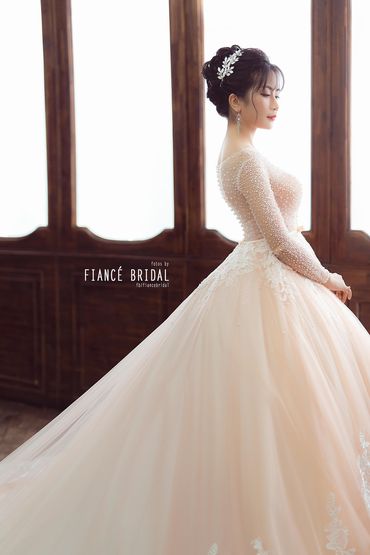 Hóa công chúa cổ tích cùng váy cưới đẹp - Fiancé Bridal - Hình 4