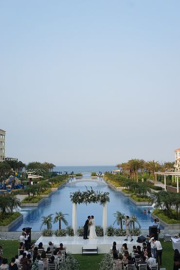 Tiệc cưới bên Hồ bơi Vô Cực  - Sheraton Grand Danang Resort & Convention Center - Hình 2