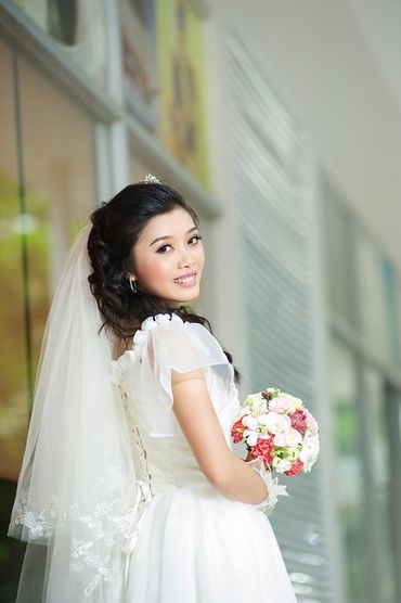 Ảnh cưới đẹp trên đồng cỏ xanh - Cỏ studio - Hình 3