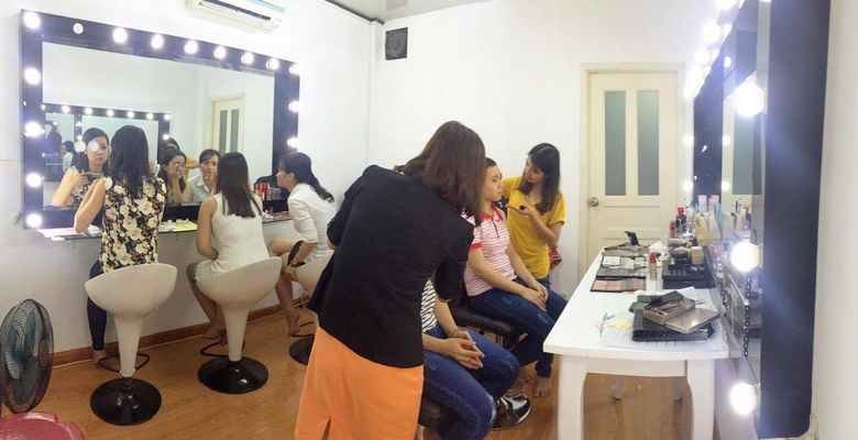 Hoàng Trâm Makeup Store - Quận Tân Phú - Thành phố Hồ Chí Minh - Hình 3